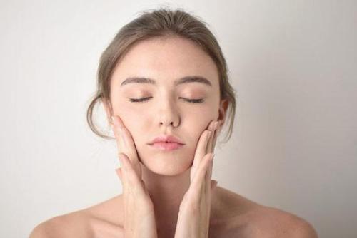 2023杭州黃金微雕去眼睛細紋醫(yī)生在榜清單前十位(謝菁、袁宇綱、杜娟技術與口碑雙重保障)