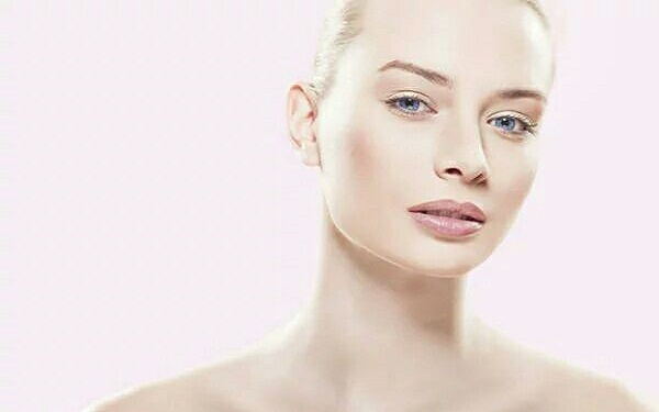 金勇圭進(jìn)行顴骨磨削，完美呈現(xiàn)大方臉到小V臉的華麗轉(zhuǎn)變