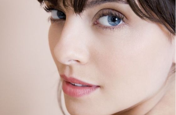 青島有一位劉長發(fā)醫(yī)生擅長鼻子整形，他的實力及案例讓人驚嘆