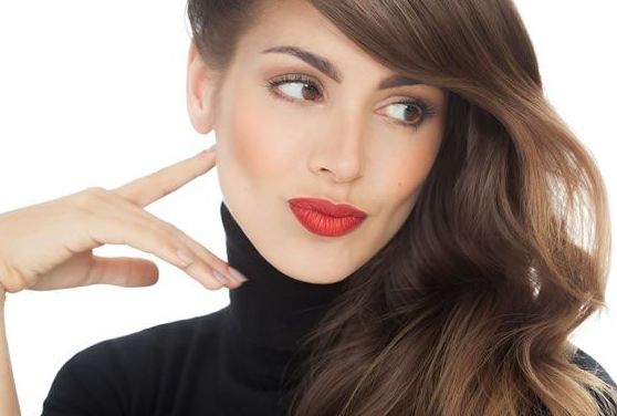 打造完美身材！鴨梨型女性如何搭配時尚褲裝和裙裝？