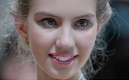 大連頂級(jí)眼修復(fù)專(zhuān)家陳德裕醫(yī)生：事業(yè)成就與個(gè)人魅力共賞