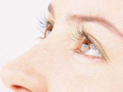 北京英煌醫(yī)院胸部整形的評(píng)價(jià)與醫(yī)生介紹，附真實(shí)案例分享