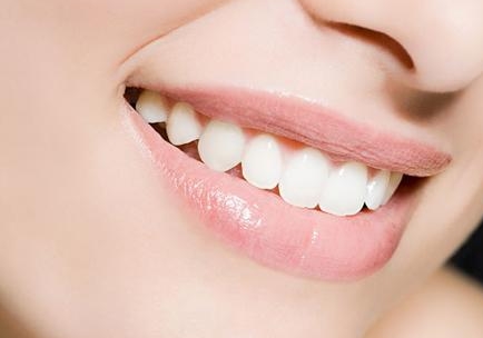 醫(yī)大四院整形美容科有哪些醫(yī)生？還是請(qǐng)問(wèn)一下，醫(yī)大四院整形美容科有哪些醫(yī)生資質(zhì)？