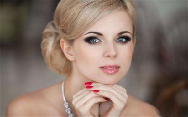 驚！蘇薇潔的雙眼皮照片驚艷呈現(xiàn)，專家手術(shù)效果驚人！