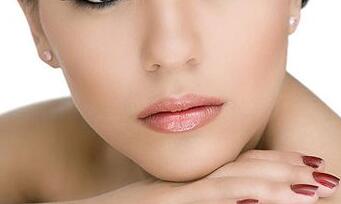 國外女明星為何鐘情于擁有古銅皮膚厚嘴唇的魅力？！