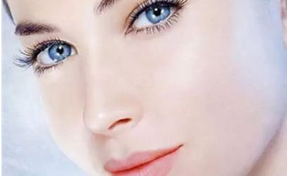 聶云飛下巴角度大氣優(yōu)雅！極致展現(xiàn)流暢線條！