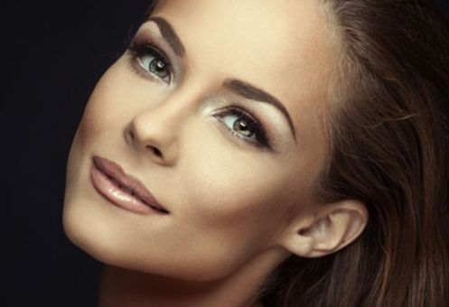 北京市有許多知名的脂肪隆胸醫(yī)生，今天我們來(lái)為大家介紹一下排名前十的實(shí)力醫(yī)生以及他們的價(jià)格表。