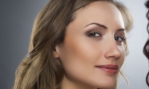 指甲表面凹凸不平可能由以下原因引起，記住這5種情況并了解解決方法！