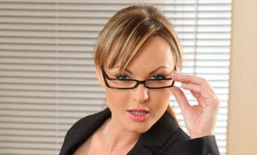 青島哪家醫(yī)院的雙眼皮修復(fù)技術(shù)更佳？李?lèi)?ài)群、李耐國(guó)、孫好杰誰(shuí)的技術(shù)更勝一籌？