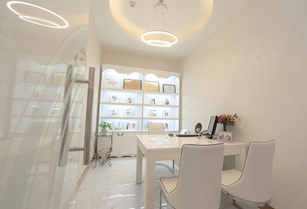 重慶鳳冠整形美容醫(yī)院