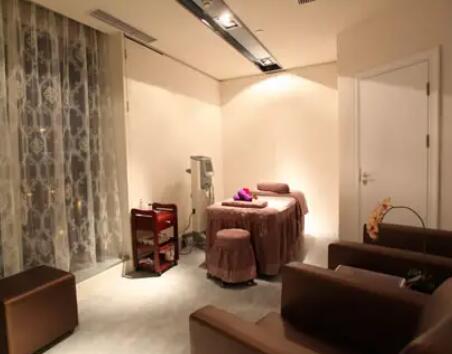 貴陽(yáng)甄美紀(jì)醫(yī)療美容門(mén)診部