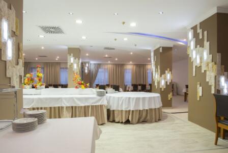 青島顏術(shù)醫(yī)學(xué)美容門診部