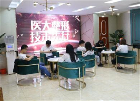 成都醫(yī)大醫(yī)院