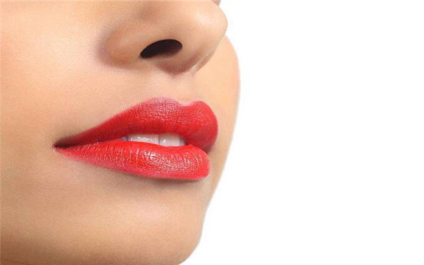 濟(jì)南精雕塑鼻醫(yī)生