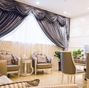 成都圣美匯醫(yī)學美容醫(yī)院做隆胸自然嗎？假體隆胸限制年齡嗎？