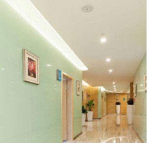 重慶聯(lián)合麗格美容醫(yī)院激光祛眼袋效果如何？安全嗎？