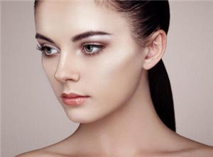 大連西崗醫(yī)院整形美容中心假體隆鼻