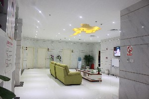 東莞依謀整形醫(yī)院假體隆胸的特點？價格如何？