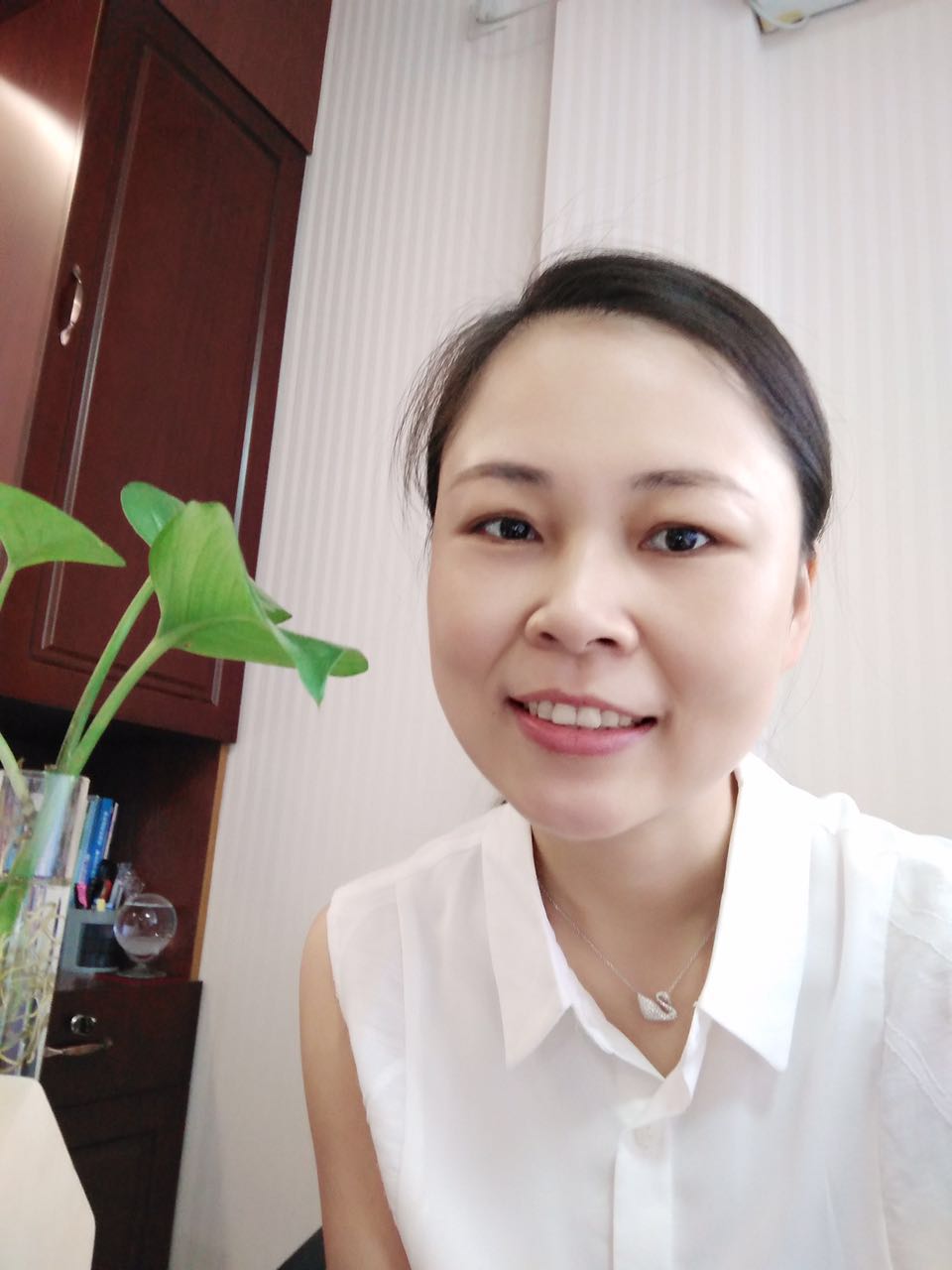 保定東陽口腔醫(yī)院趙星醫(yī)生做牙齒瓷貼面怎么樣?附牙齒瓷貼面案例效果對比圖 保定東陽口腔醫(yī)院趙星醫(yī)生做牙齒瓷貼面怎么樣?附牙齒瓷貼面案例效果對比圖