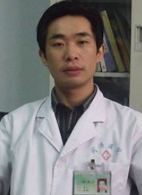 　　彭志勇，鄭州美緣整形美容醫(yī)院主治醫(yī)師  　　彭志勇醫(yī)生簡(jiǎn)介：  　　彭志勇，是一位有著30年從醫(yī)經(jīng)驗(yàn)、獨(dú)到審美眼光、精湛整形技藝的時(shí)尚藝術(shù)整形醫(yī)生，曾為多位港澳臺(tái)明星整形，歷屆大韓民國(guó)整形外科學(xué)術(shù)研討會(huì)特邀醫(yī)生，韓國(guó)醫(yī)院特邀醫(yī)生，失敗整形修復(fù)醫(yī)生，每年前往韓國(guó)和的整形醫(yī)生做研討交流。  　　擅長(zhǎng)領(lǐng)域自體脂肪移植，“3D動(dòng)感豐胸、面部年輕化、面部輪廓塑造”等整形手術(shù)，創(chuàng)立的“六維立體藝術(shù)面雕”技術(shù)，結(jié)合“醫(yī)學(xué)、美學(xué)、相學(xué)"融入藝術(shù)美雕技術(shù)，代表了目前國(guó)內(nèi)乃到整形的較高水平。  　　彭志勇社會(huì)職務(wù)/榮譽(yù)：  　　超級(jí)激光整形美容創(chuàng)意發(fā)明人  　　國(guó)光激光技術(shù)研究開(kāi)發(fā)中心臨床培訓(xùn)導(dǎo)師  　　中國(guó)激光美容技術(shù)和激光美容文化的重要倡導(dǎo)者  　　國(guó)際皮膚激光美容醫(yī)生  　　亞洲皮膚醫(yī)學(xué)激光美容醫(yī)生  　　面部童顏緊膚術(shù)激光內(nèi)雕創(chuàng)始人  　　首屆國(guó)際整形美容節(jié)“有影響力的激光醫(yī)學(xué)美容醫(yī)生”  　　彭志勇擅長(zhǎng)項(xiàng)目：  　　面部精細(xì)手術(shù)，面部童顏緊膚術(shù)、形體雕塑，激光整形美容手術(shù)，精細(xì)修復(fù)術(shù)。