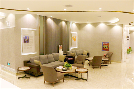 長(zhǎng)沙鵬愛(ài)口腔門(mén)診部_美容大廳