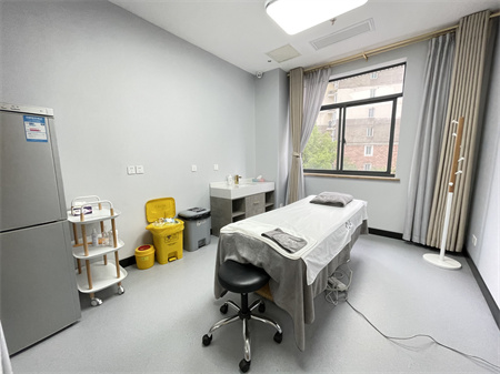 上海天壇普華醫(yī)院整形科_治療室