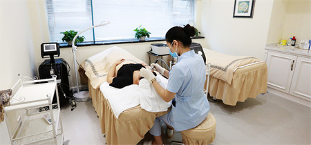 深圳悅她醫(yī)療美容門診部_治療室