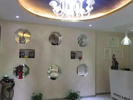 長沙彭棟梁醫(yī)療美容診所_醫(yī)院榮譽墻