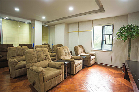 長(zhǎng)沙麗美泓愛(ài)伊莎貝爾醫(yī)療美容門(mén)診部_休息區(qū)