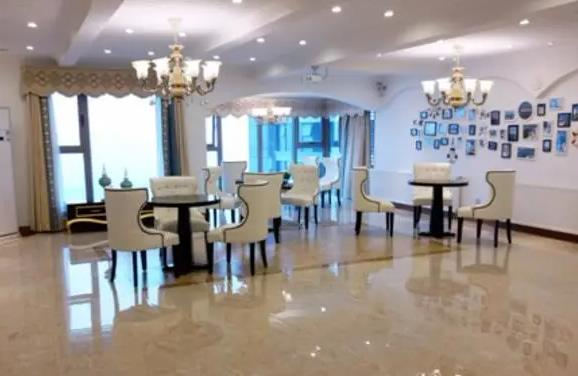 長(zhǎng)沙拉芙麗醫(yī)療美容門(mén)診部_休息區(qū)