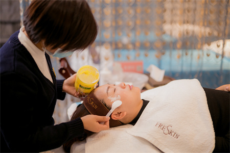 長(zhǎng)沙晶膚醫(yī)學(xué)美容醫(yī)院_皮膚治療中