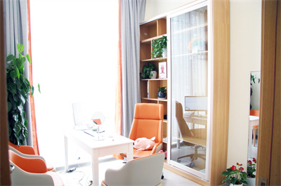 岳陽(yáng)愛思特醫(yī)療美容醫(yī)院_咨詢室