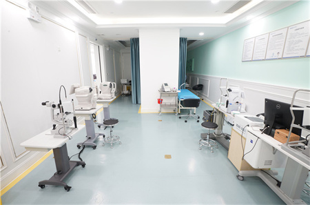 營(yíng)口何氏眼科醫(yī)院_檢測(cè)室