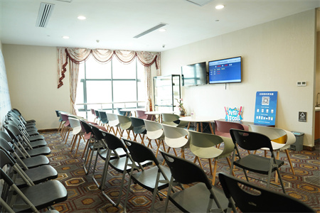 營(yíng)口何氏眼科醫(yī)院_等候區(qū)