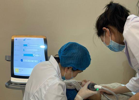 銀川任達醫(yī)學美容診所_醫(yī)生注射