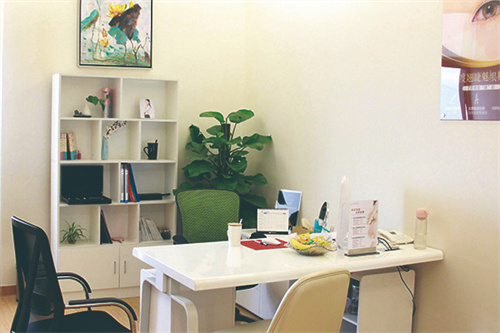 延吉董昌林醫(yī)學(xué)美容醫(yī)院_咨詢室