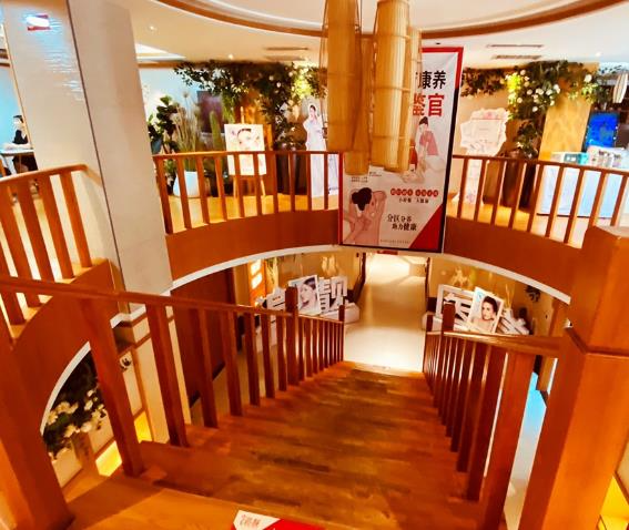 信陽(yáng)追靚醫(yī)療美容診所_醫(yī)院樓梯