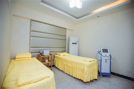 信陽(yáng)禾美醫(yī)療美容門(mén)診部_治療室