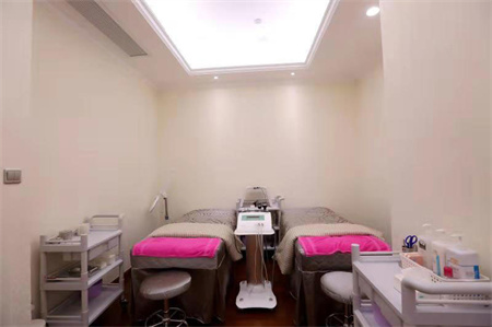 杭州艾爾莎?奧拉克醫(yī)療美容-操作室-016130.jpg 杭州艾爾莎?奧拉克醫(yī)療美容-操作室-016130.jpg