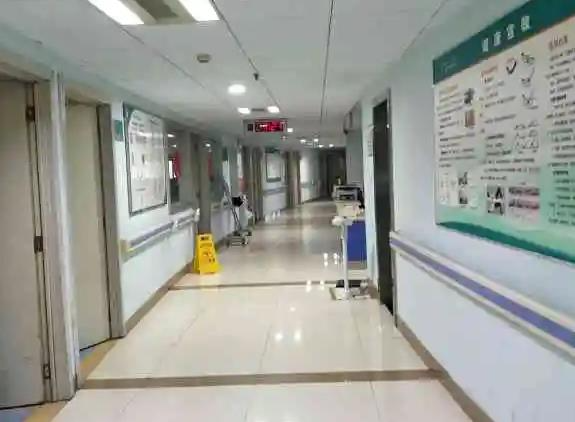 襄陽(yáng)市第一人民醫(yī)院整形外科_醫(yī)院走廊