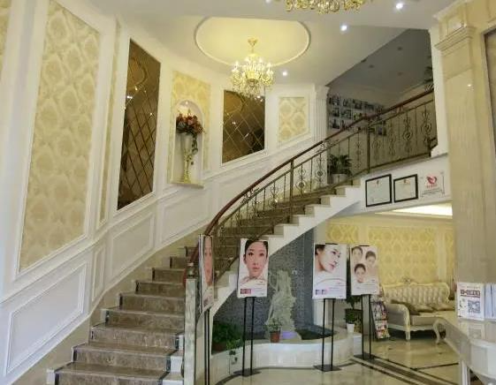 仙桃憶美醫(yī)療美容門診部_二樓樓梯