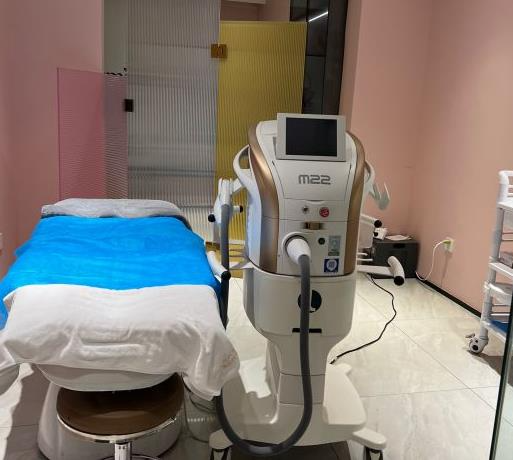 西安伊本番茄醫(yī)療美容診所_激光治療室