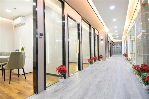 武漢當代醫(yī)療美容門診部_走廊