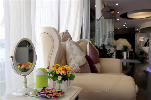 無(wú)錫曼陀羅醫(yī)療美容門(mén)診部_候診區(qū)