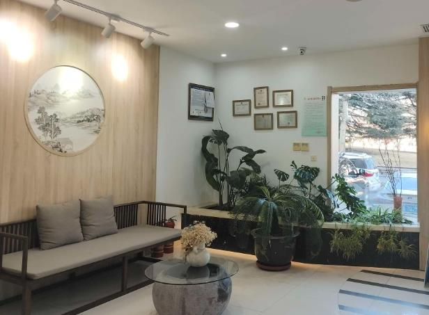 威海李青臻美醫(yī)療美容醫(yī)院_大廳休息區(qū)