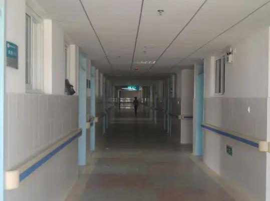通遼市醫(yī)院燒傷整形外科_走廊