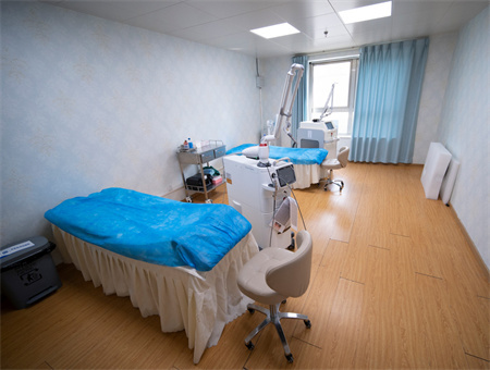 天津新發(fā)現(xiàn)植發(fā)醫(yī)療美容門診部_治療室