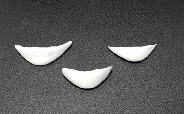 假體墊下巴假體移位的情況多見嗎?