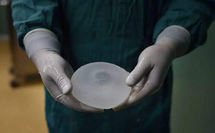 假體隆胸效果自然嗎？能維持多久？