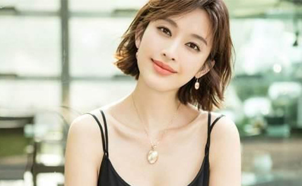 假體墊下巴時間長了假體會不會移位?術(shù)后怎么護(hù)理?